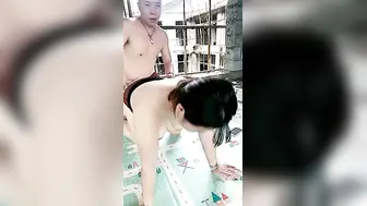 户外工地激情啪啪【park3】大奶子大屁股骚人妻跟小哥在工地啪啪，今天歇班草大屁股直播给狼友看全程露脸浪荡呻吟