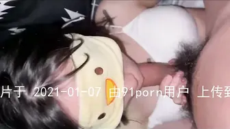 高三学妹用跳跳糖给我口爆  爽到爆